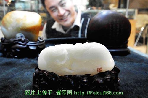 和田玉跟翡翠区别大连首届珠宝玉石展销会开幕［图］  第3张