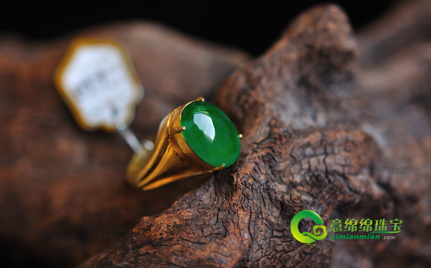 红砂皮翡翠原石翡翠的绿色变化多端  第2张