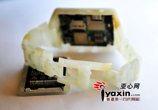 湖北小伙花4个月时间用玉石雕成触摸屏手机  第3张