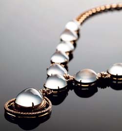 “妙俏惊奇、水种色俱佳”极品翡翠赏析（图）  第7张