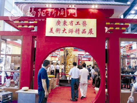 男士玉项链价格文博会阳美翡翠玉雕获8金6银4铜  第2张