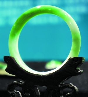 《五光石色》再现800年前翡翠传奇  第1张