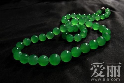 翡翠10年增值20倍 满色玉镯价值千万组图  第3张