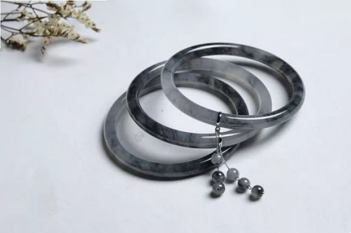 这种翡翠又脏又丑，居然卖到15000000  第13张