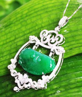 我这块是不是这块翡翠原石中秋节临近 翡翠首饰成送礼新宠（图）  第2张