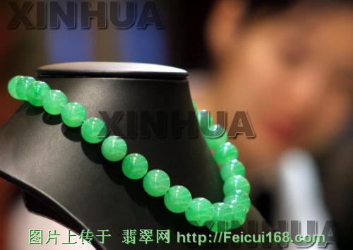 缅甸翡翠手镯价格图片 价格表“国色天香”翡翠套饰价值过半亿(组图)  第3张