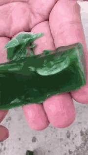 翡翠原石格应角顶级碧玉之——菠菜绿的和田玉！  第18张