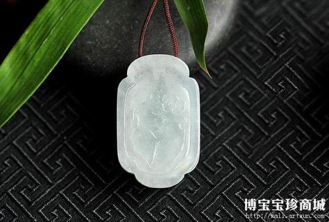 翡翠挂件布袋佛翡翠挂件：糅合文化历史底蕴 呈现幽静淡雅之美  第2张