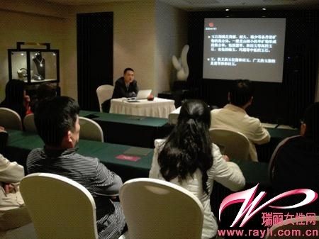 翡翠蛋面镶戒指图片昭仪翠屋翡翠珍品亮相诺亚  第2张