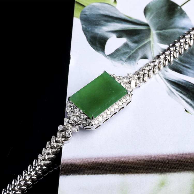 同样是绿色翡翠，为什么你这一块的价格和别人差距这么大？  第5张