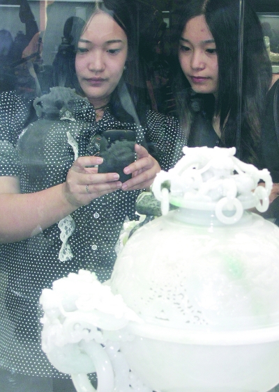 国宝级翡翠玉雕花薰《含香聚瑞》令人赞叹 当代工艺美术更追求文化内涵  第2张