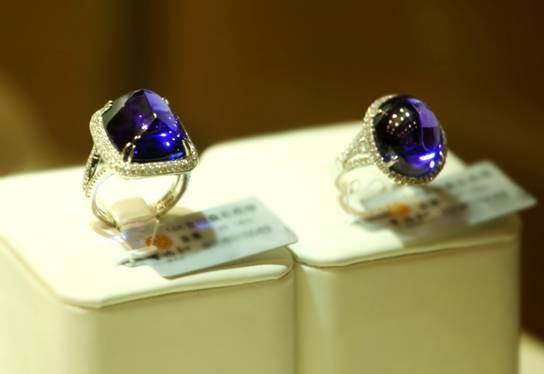 老玉价格宝怡和翡翠会 顶级翡翠盛宴下的彩宝钻石小酌  第3张