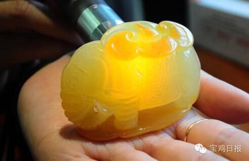 翡翠手镯买大1mm宝鸡千河河道惊现玉石 是否存在矿带有待确定  第2张