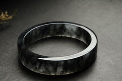 黑翡翠是什么 墨翠与黑翡翠的区别