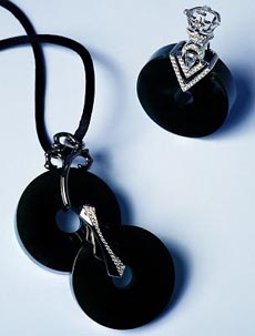 翡翠挂件上蛇形图昭仪翠屋优雅绽放鄂尔多斯珠宝展  第6张