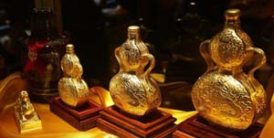 1.2亿元天价帝王绿翡翠观音亮相太原(组图)  第2张