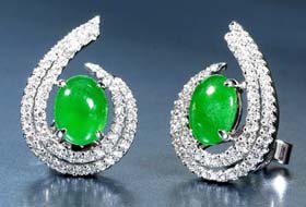 我这块是不是这块翡翠原石中秋节临近 翡翠首饰成送礼新宠（图）  第5张