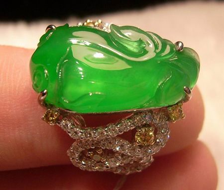 翡翠暴涨数倍是炒作谎言 真货被以白菜价甩卖 图