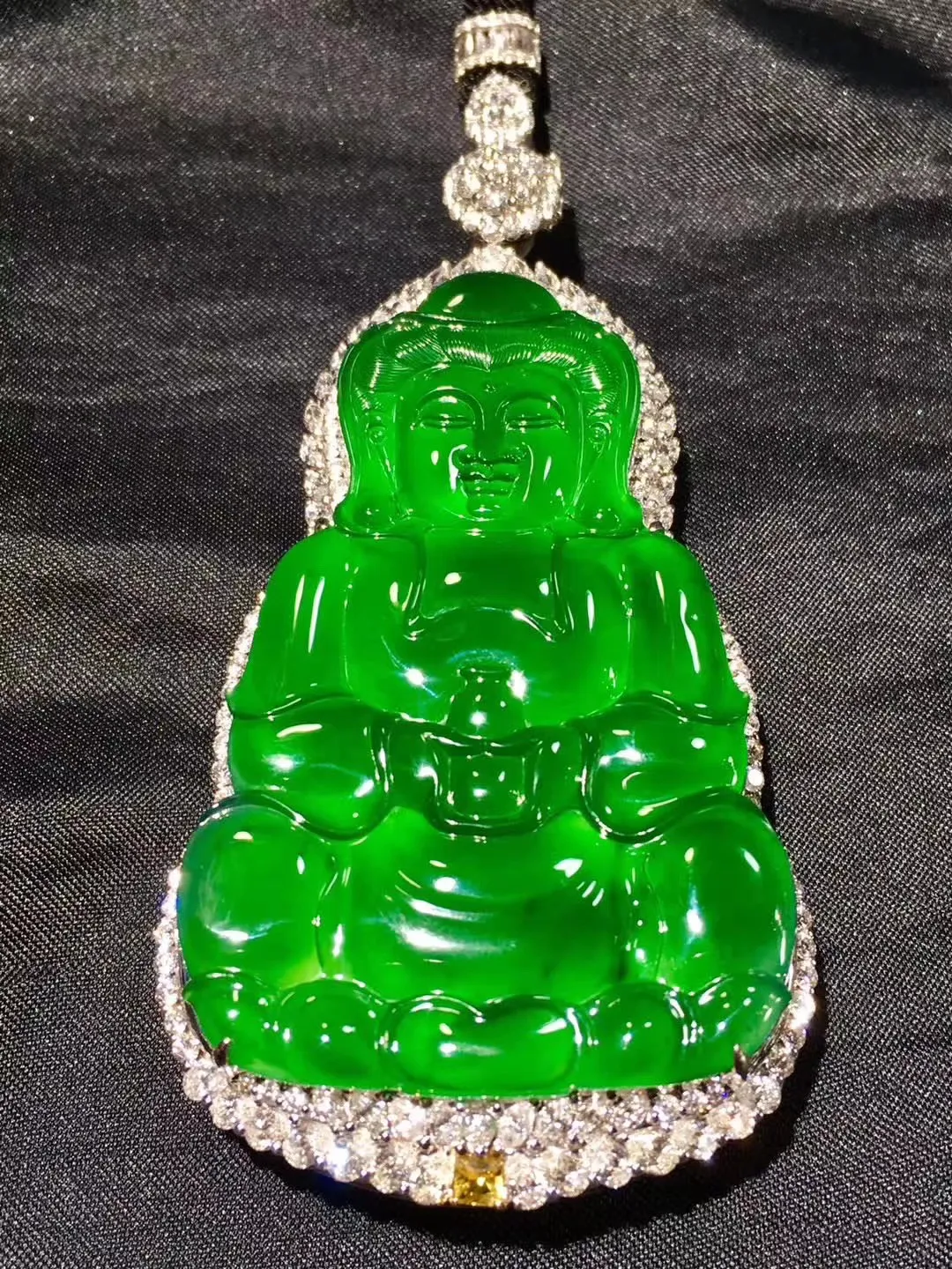 玉器怎么估价翡翠的绿色也有分类？哪种绿是最好的？  第5张