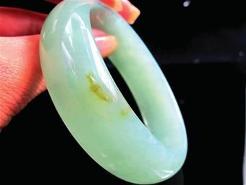 冰糯种翡翠玉佛晚报帮市民 出厂价买翡翠1万元翡翠 周末仅需1千(组图)  第4张