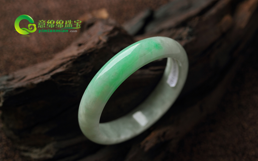 是不是高冰种的翡翠原石都会发黑吗正确的保养是翡翠饰品青春永驻的不二法门  第2张