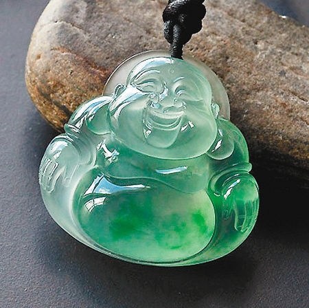 足金和田玉戒指黄金有价玉无价 盘点价格上千万的高档翡翠  第4张