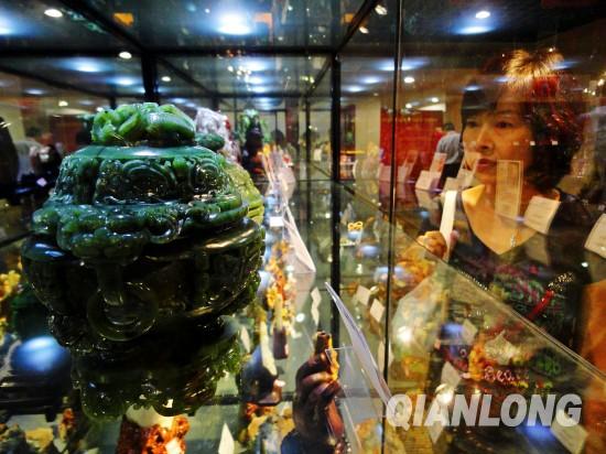 吗鉴别白翡翠翡翠《清明上河图》惊艳亮相玉器百花奖  第3张