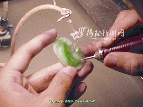 翡翠冰种和冰糯种哪种价值更高阳美翡翠玉雕：百年玉缘 贵雅天下【组图一】  第8张
