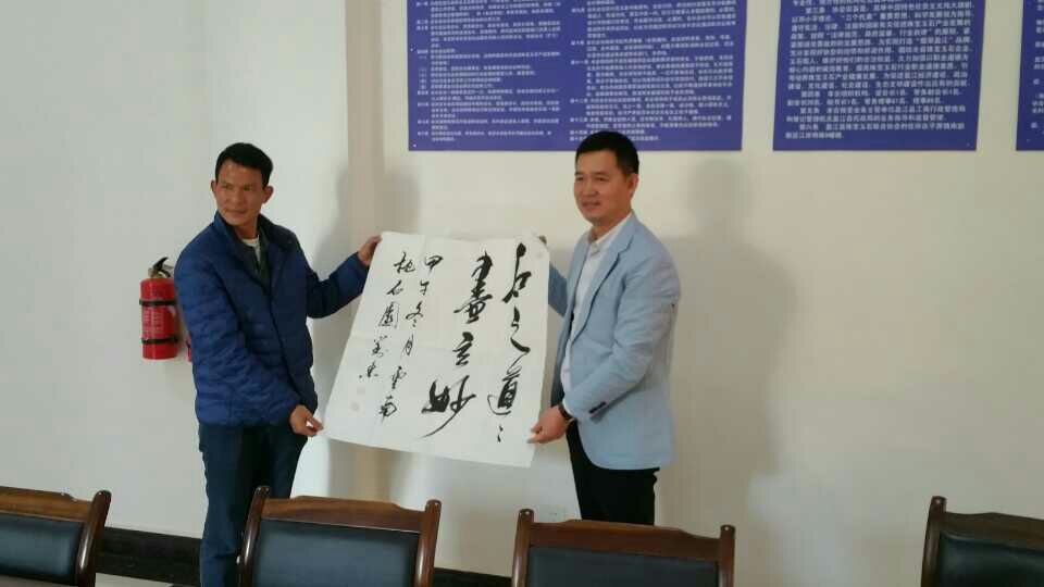 翡翠原石是啥瑞丽市宝玉石协会会长陈辉率团赴盈江龙陵考察  第7张