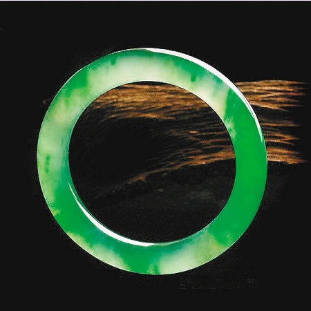 足金和田玉戒指黄金有价玉无价 盘点价格上千万的高档翡翠  第5张