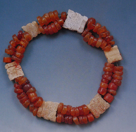 三门峡虢国墓地出土的腕饰  第3张