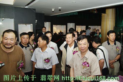 翡翠饰品回收蓝郡现场举办中国玉雕大师张伟良翡翠艺术展（图）  第2张
