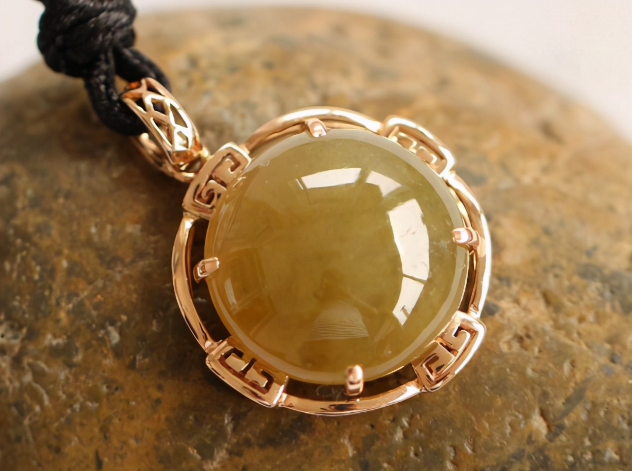 翡翠原石打磨抛光工具翡翠中的黄翡有什么特别之处？  第4张