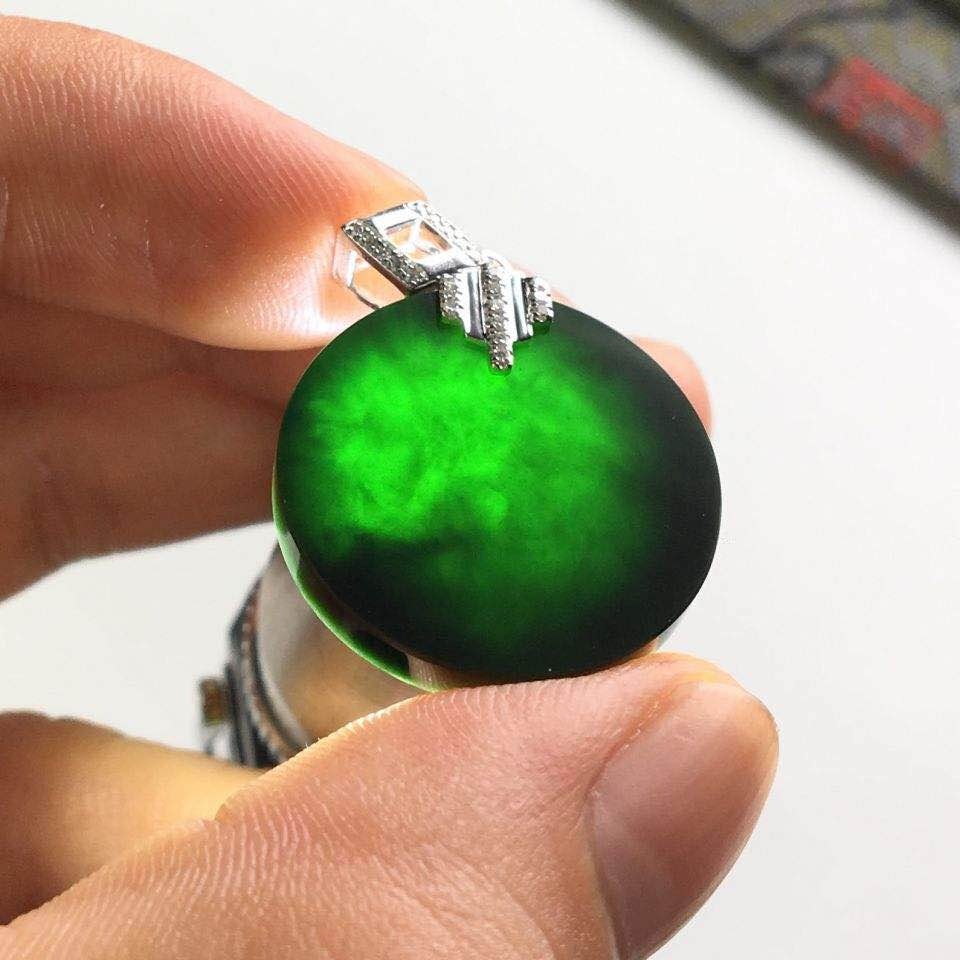 市场上黑色的翡翠到底是墨翠还是黑翡翠，如何区分  第3张