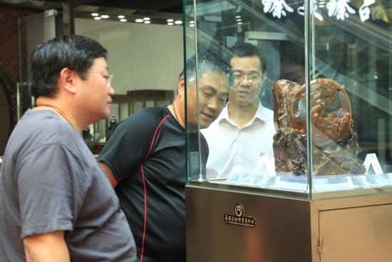 当代玉雕无底价拍卖会火热开场(图)  第3张