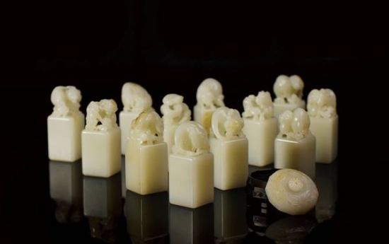 福瓜翡翠挂件回顾《天工奖典藏集》封面：当代玉雕的教科书  第3张