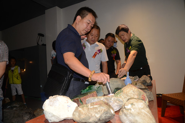 石上艺术研究会在瑞丽成立  第3张