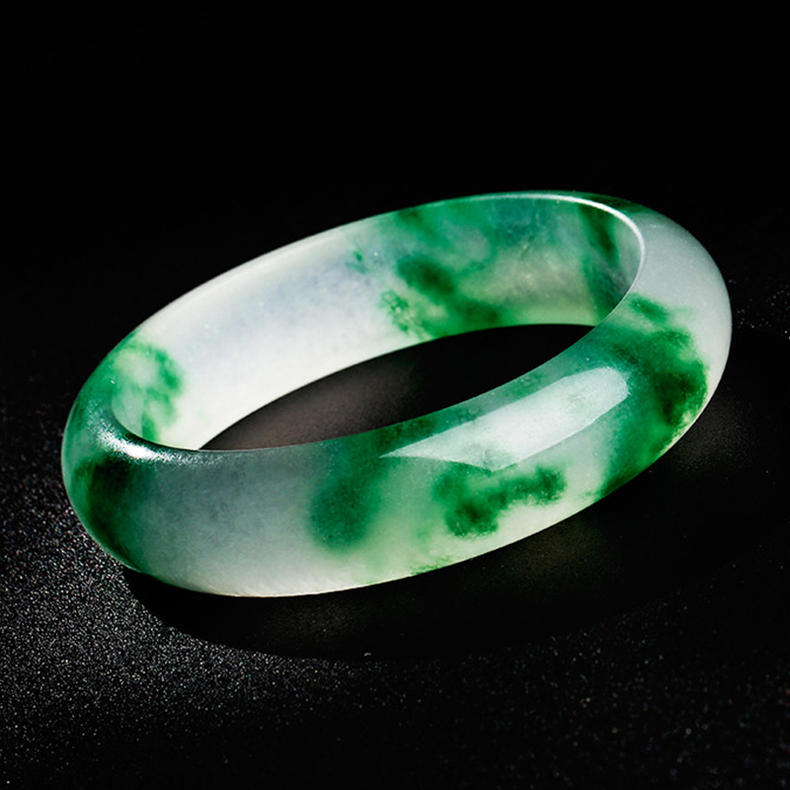 要想翡翠价值更高，翡翠身上就得带点绿，翡翠飘绿和没绿差别巨大  第3张