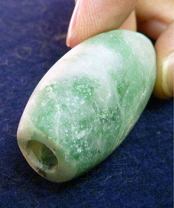 手镯 天然翡翠日本出土2800年前翡翠玉珠(图)