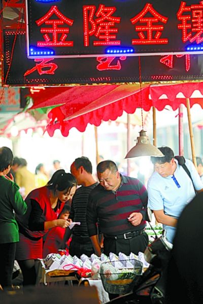 是天然翡翠a货中国玉雕第一镇旧貌换新颜