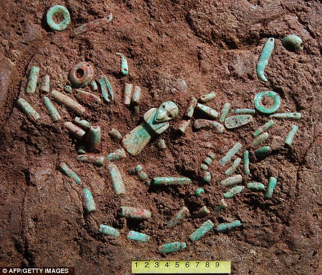 玛雅国王墓穴中发现一个翡翠人  第3张