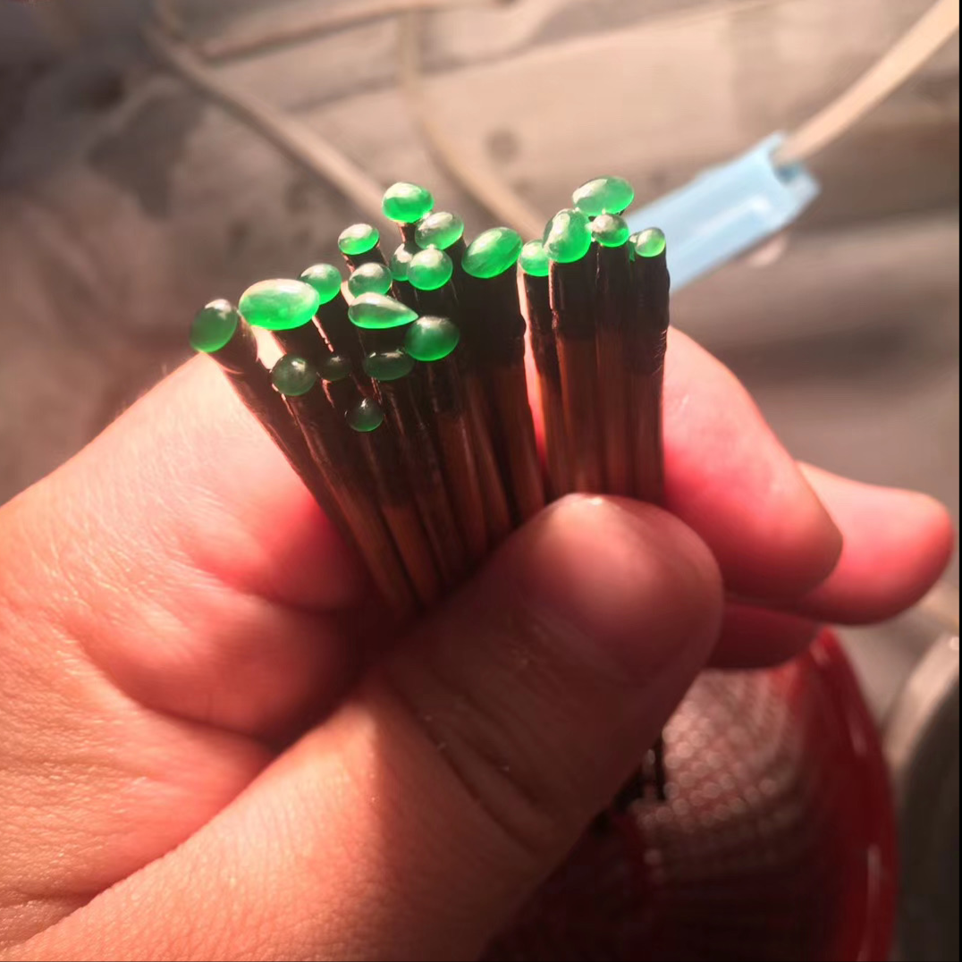 翡翠雕刻初级翡翠“小绿货”独占鳌头，究竟有什么样的魅力？让翠友格外的喜欢  第4张