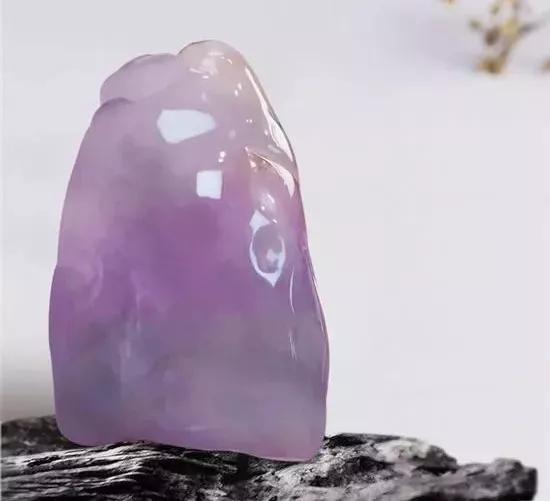 为什么玻璃种翡翠最贵翡翠有红绿黄紫白黑，但粉色呢？粉色翡翠有多美？真实存在吗？  第7张