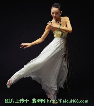 买翡翠龙牌吊坠杨丽萍梦幻代言翡翠 演绎奢美传奇(组图)  第5张