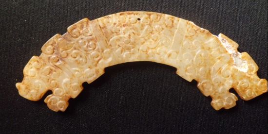 春秋双龙首蟠虺纹璜蚀洞中的神奇  第2张