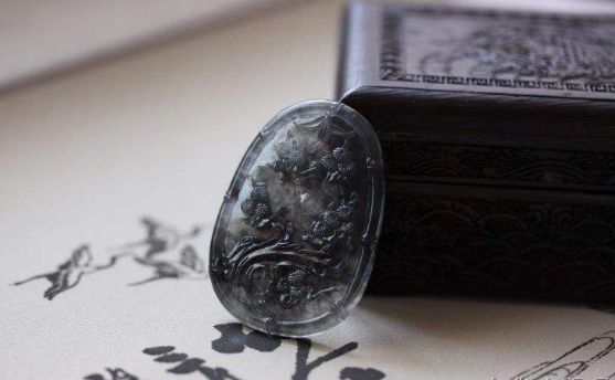 翡翠毛料什么多少钱黑翡翠是新品种翡翠？欺负小白不懂，不过是旧料新捧的把戏而已  第3张