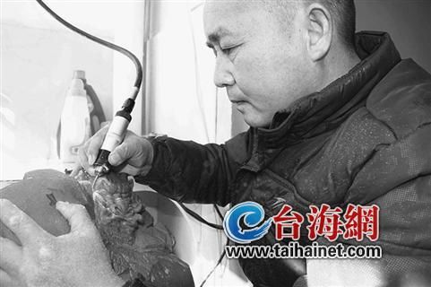 哪里有翡翠原石产地吗下岗工人别样人生：连城石雕艺术第一人