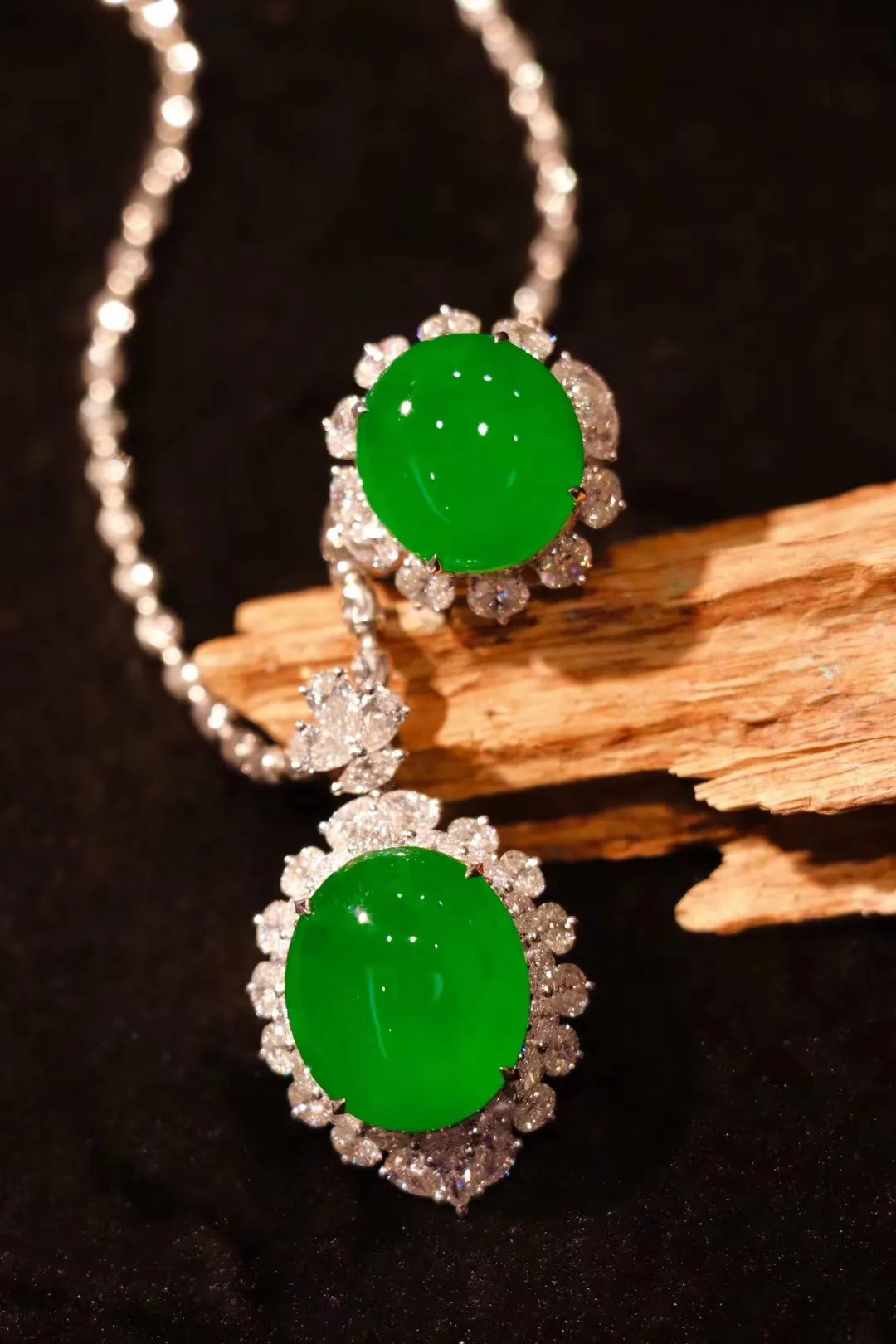 玉器怎么估价翡翠的绿色也有分类？哪种绿是最好的？  第4张