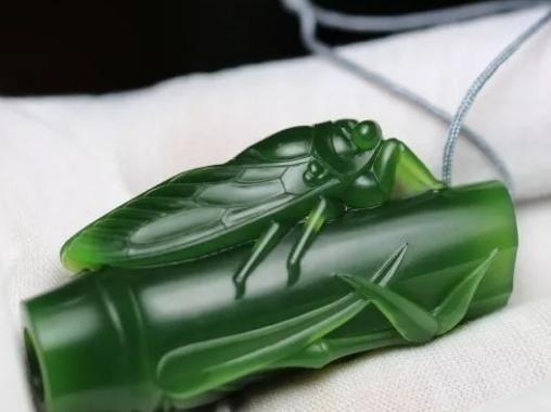 翡翠原石格应角顶级碧玉之——菠菜绿的和田玉！  第14张