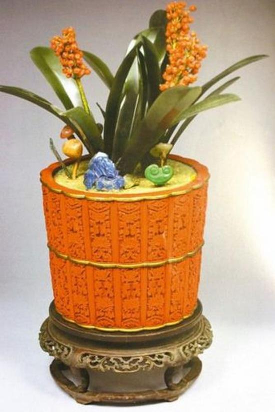 台媒：万年青盆景比起翠玉白菜 乾隆更爱它